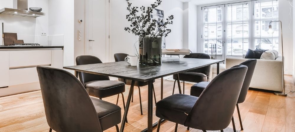 Een eettafel.