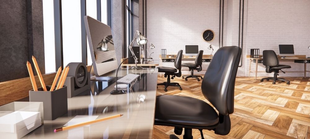 Een bureau op een kantoor
