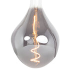 Rookglazen hanglamp met druppelvormige kap en brandende gloeidraad, zwart snoer