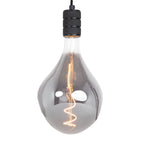 Zwarte fitting en rookglazen druppelhanglamp met zichtbare gloeidraad