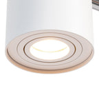 Ronde witte spotafdekking met warm verlicht binnenwerk en ringvormige rand
