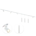 Witte railverlichting met 4 spots en 3 hanglampen aan een plafondrail