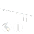 Witte railverlichting met 6 spots en twee hanglampen, GU10-fittingen zichtbaar.