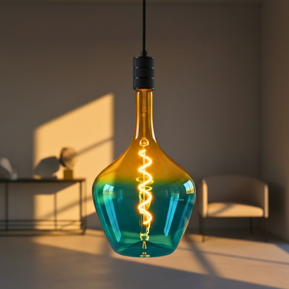 Kleurrijke hanglamp met geel en blauw glas, zwarte plafondbevestiging en snoer