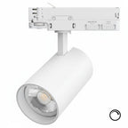 Witte LED-railspot met ronde lens en draaibare behuizing op 3-fase rail.