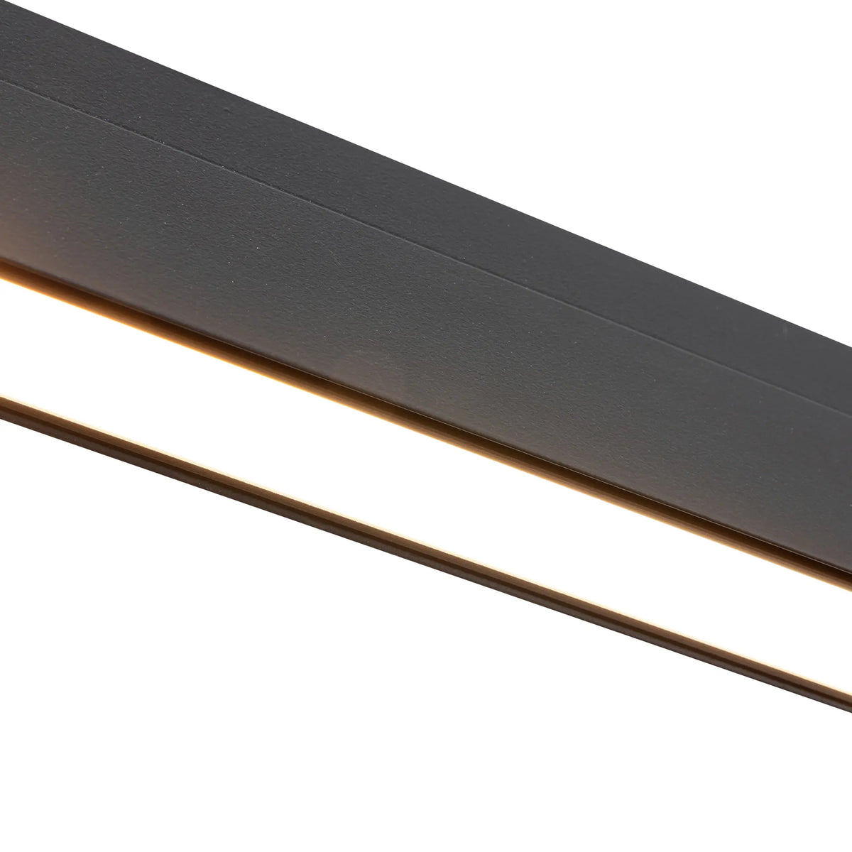 Zwarte LED-strip railarmatuur met close-up van de verlichte balk