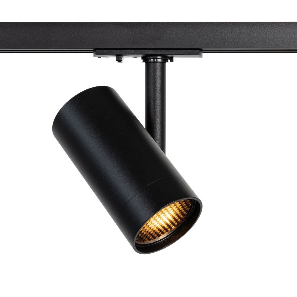 Zwarte GU10 railspot met gouden reflector en gericht licht in behuizing